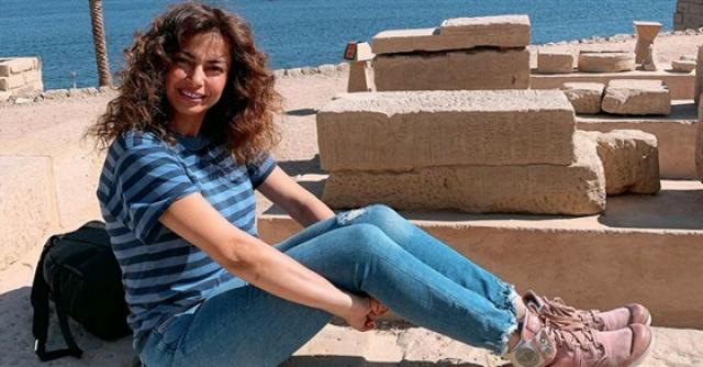 بالكاجوال.. داليا مصطفى تستمتع بجمال الجو في أسوان