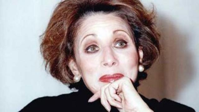 ”لبني عبد العزيز” مطلوبة على جوجل بعد انهيارها فى البكاء