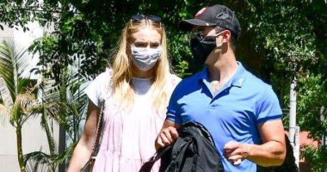 صوفى تورنر و جو جونس