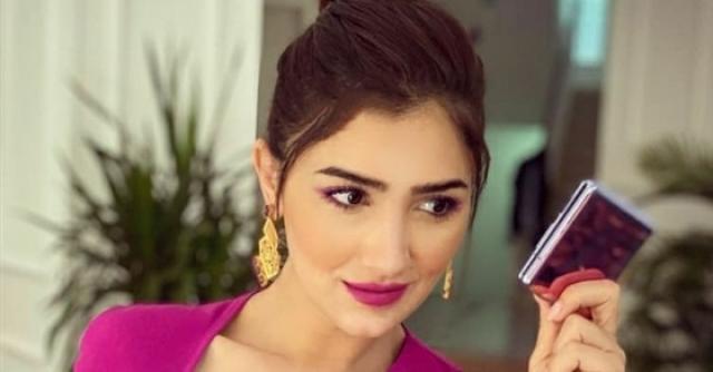 الأناقة هي الجمال الوحيد.. مي عمر تشعل السوشيال ميديا.. شاهد