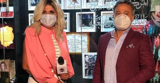 بوسي شلبي تشارك جمهورها بصحبة رئيس المسرح القومي.