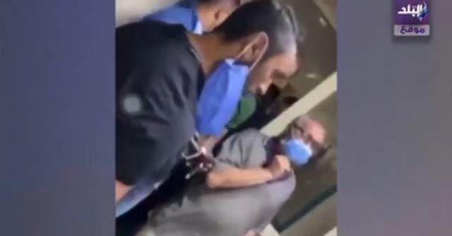 شاهد.. زيارة تامر حسني لـ اليوتيوبر مصطفى حفناوى بعد تدهور حالته الصحية