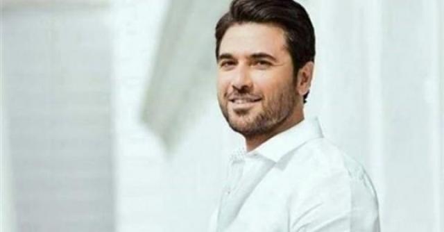 بعد شائعة ارتباطه.. 4 نساء في حياة أحمد عز